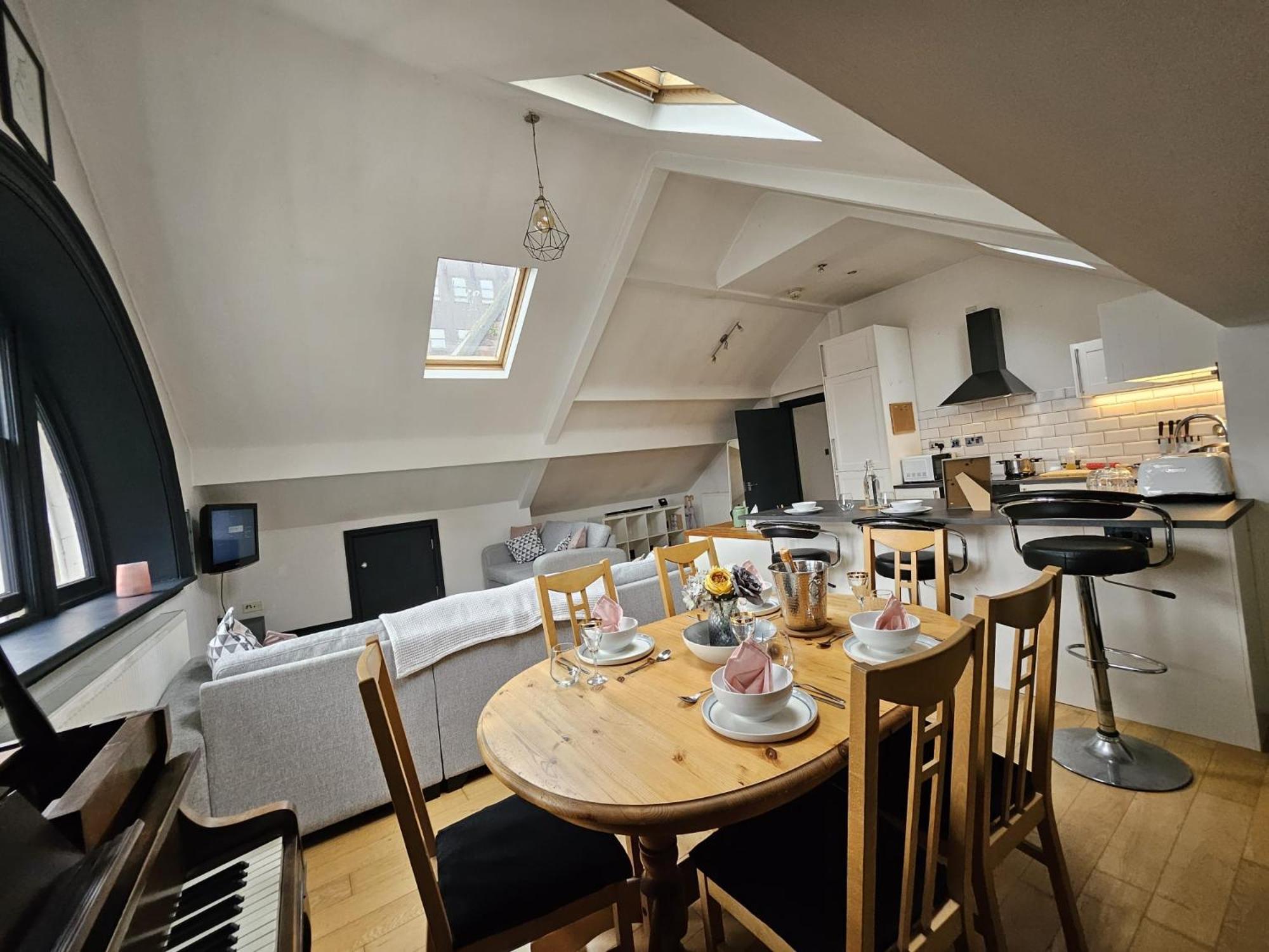 2 Bedroom City Centre Penthouse Loft Apartment Liverpool Exterior photo