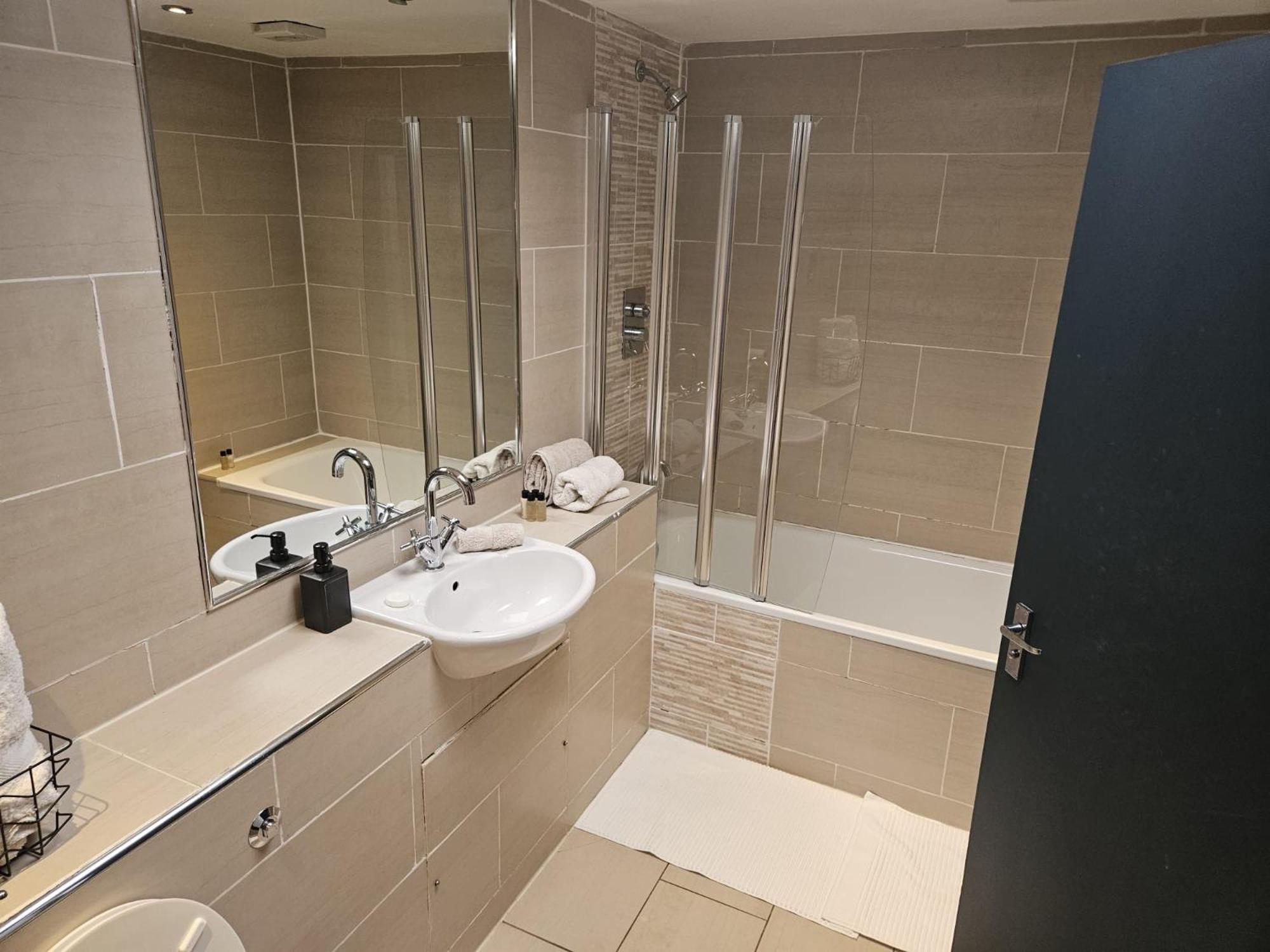 2 Bedroom City Centre Penthouse Loft Apartment Liverpool Exterior photo