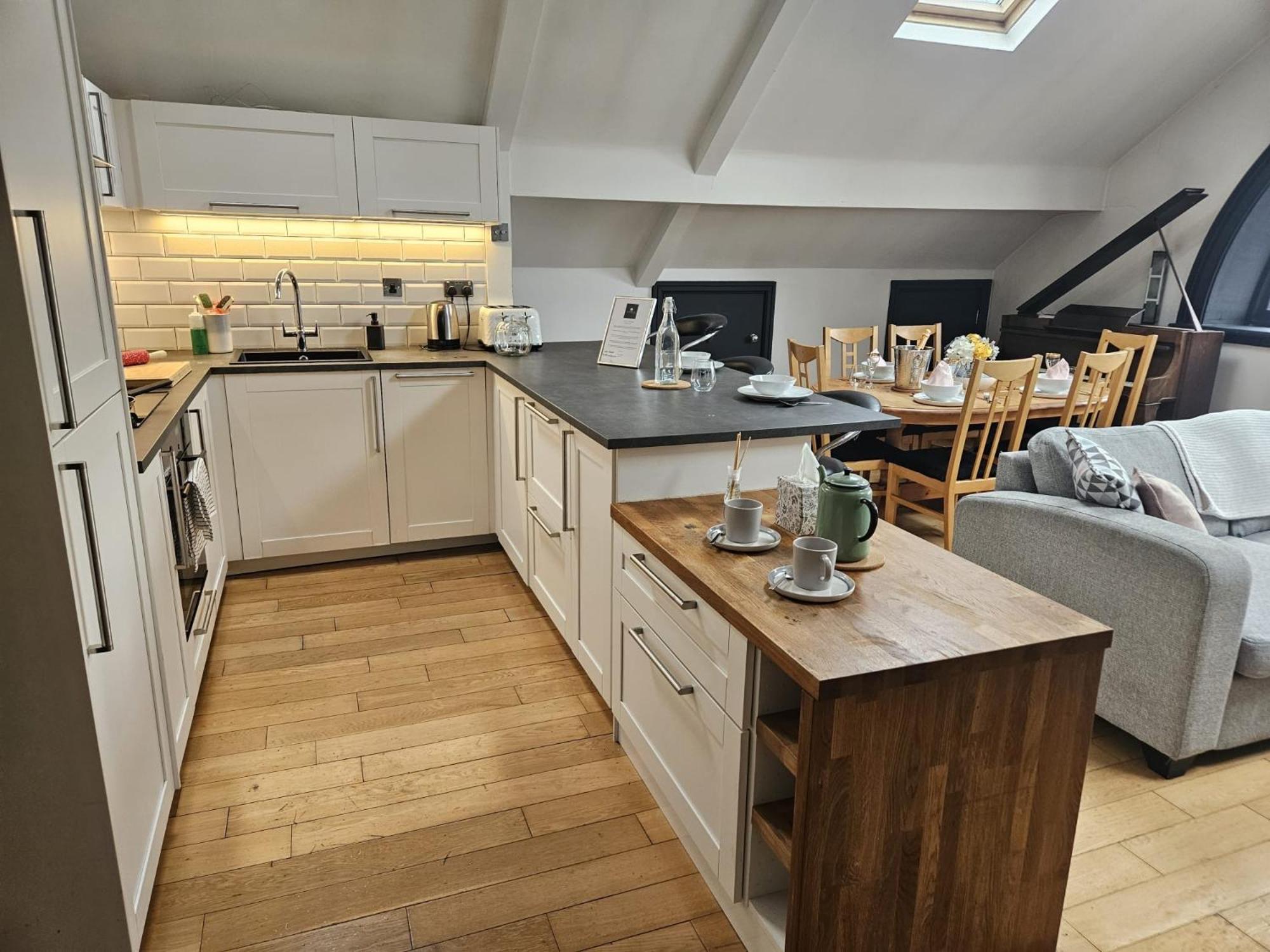 2 Bedroom City Centre Penthouse Loft Apartment Liverpool Exterior photo
